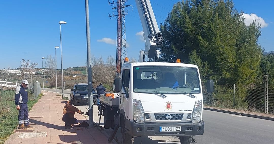 Obras prosigue con el plan de modernización del alumbrado público en Ronda