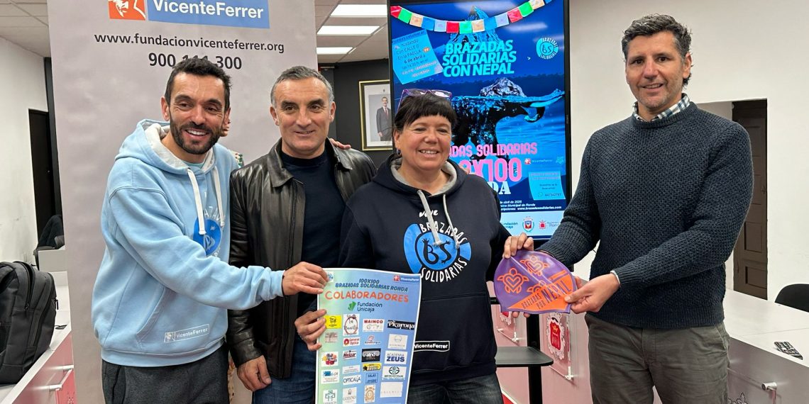 Ronda acoge la quinta edición de las ‘Brazadas Solidarias’ que organiza la fundación ‘Vicente Ferrer’ y donde colabora el Área de Deportes