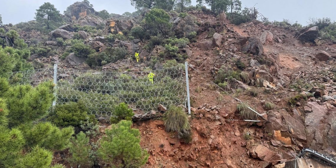 La alcaldesa de Ronda convoca a todos los alcaldes de la serranía para analizar la situación de la zona tras el corte de la A397
