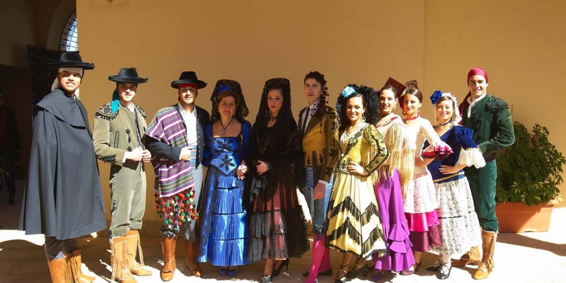 El Ayuntamiento organiza un concurso de vestimenta y otro de decoración de estancias para Ronda Romántica