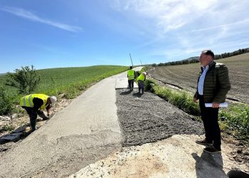 El Ayuntamiento continúa con el arreglo de caminos rurales dañados por la lluvia y los incluidos dentro del PFEA por casi 50.000 euros