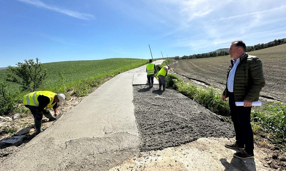 El Ayuntamiento continúa con el arreglo de caminos rurales dañados por la lluvia y los incluidos dentro del PFEA por casi 50.000 euros