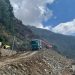 Las obras en la carretera A-397 continúan con el extendido de la malla de estabilización de la ladera 