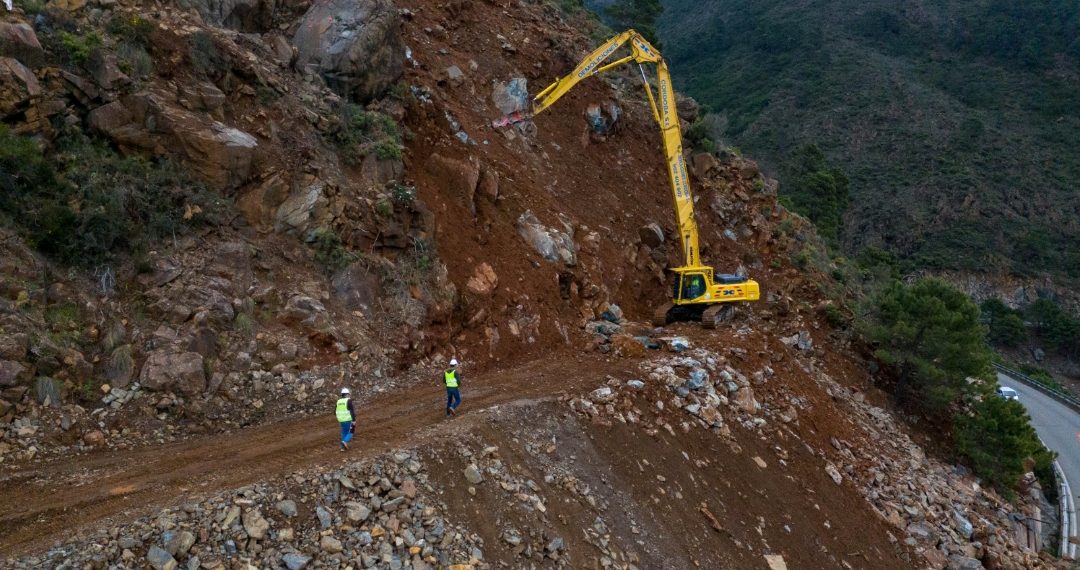 La Junta intensifica los trabajos en la A-397 con la estabilización del talud
