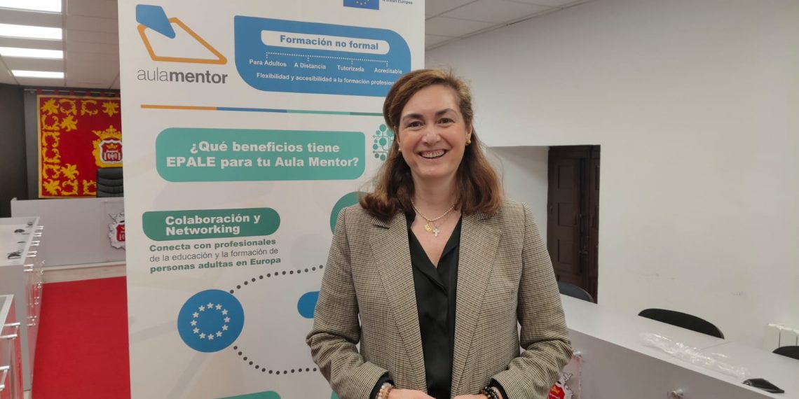 La delegación de Educación presenta la nueva oferta de cursos incluida en el ‘Aula Mentor’ de Ronda