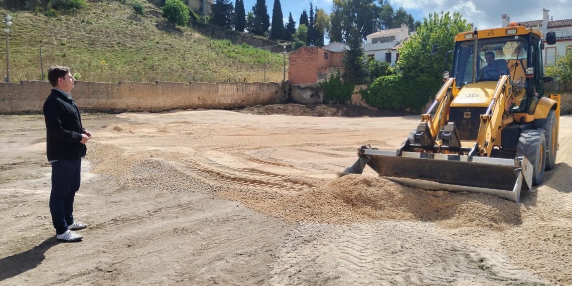El Ayuntamiento acondiciona la zona de aparcamientos de calle Prados mejorando este espacio con cien nuevas plazas de estacionamiento