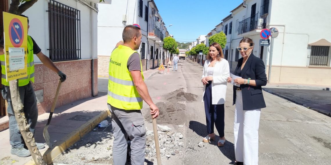El Ayuntamiento inicia un nuevo plan de asfaltado de calles dotado con casi 100.000 euros