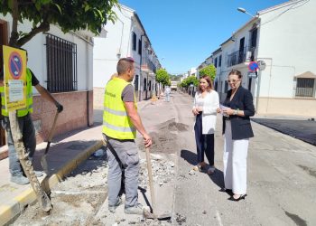 El Ayuntamiento inicia un nuevo plan de asfaltado de calles dotado con casi 100.000 euros