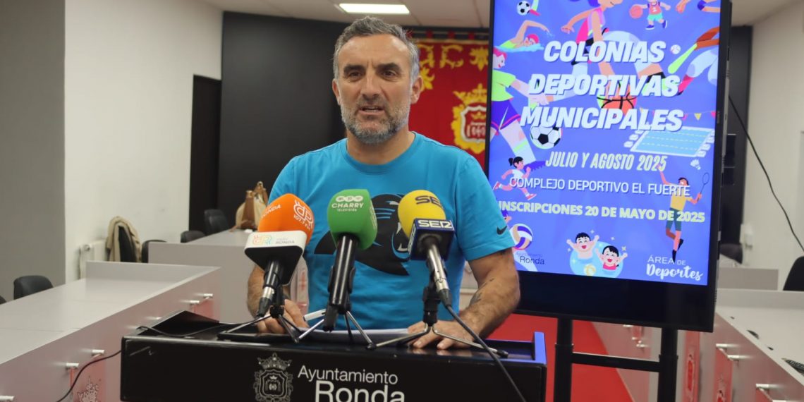 La delegación de Deportes organiza las colonias infantiles de verano y anuncia el traslado de las actividades de natación a la piscina ‘Manolo López’