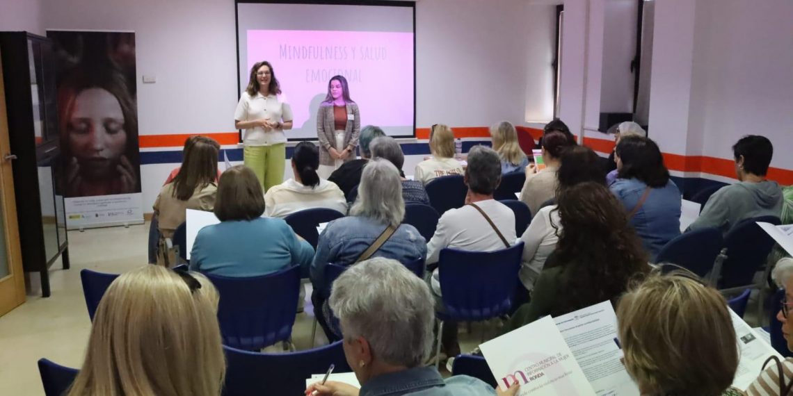 El Centro de Información a la Mujer de Ronda acoge el primero de los cuatro talleres con motivo del Día de Acción por la Salud de las Mujeres