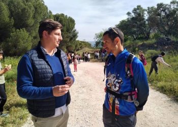 El Ayuntamiento colabora con el I.E.S. ‘Rodríguez Delgado’ en una actividad donde los alumnos limpian de residuos el pinar de la Dehesa