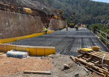Las obras de reparación del puente de la carretera Ronda-San Pedro superan su ecuador