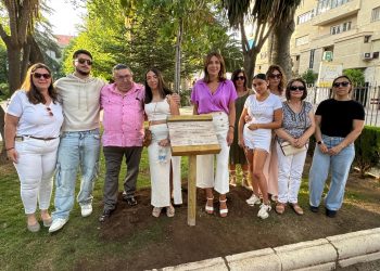 El Ayuntamiento de Ronda homenajea a ‘María, la del quiosco’ de la Alameda plantando un árbol conmemorativo