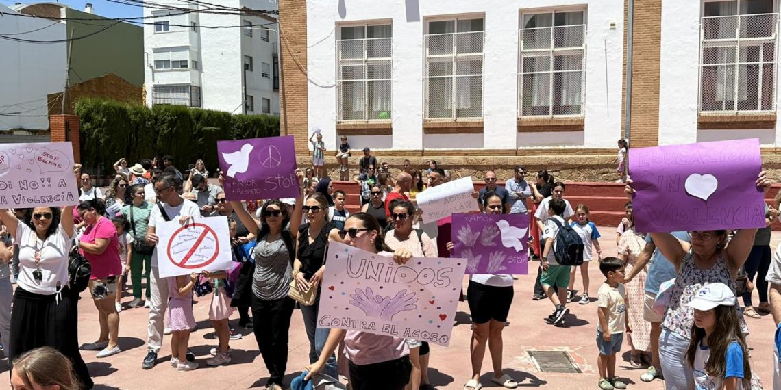 Detenido al padrastro de la alumna del colegio Juan Carrillo que amenazó de muerte al director