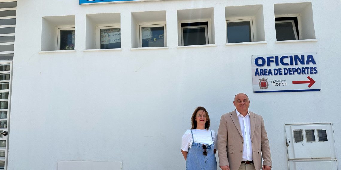 El PSOE critica el cambio de ubicación durante el verano de las actividades de la piscina cubierta