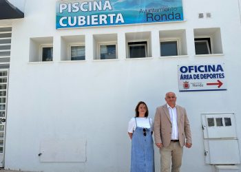 El PSOE critica el cambio de ubicación durante el verano de las actividades de la piscina cubierta
