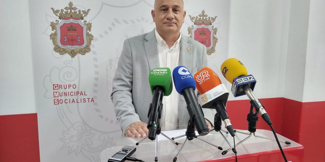 El PSOE pide que se cumplan los acuerdos sobre el corte de la carretera de San Pedro apoyados por alcaldes de la Serranía