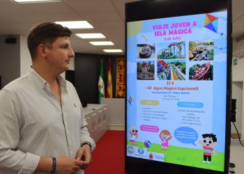 La excursión a Isla Mágica abre las actividades programadas por la delegación de Juventud para el verano