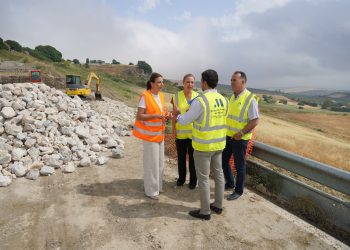 La Diputación invierte 300.000 euros en las obras para reabrir al tráfico la carretera de acceso a Acinipo