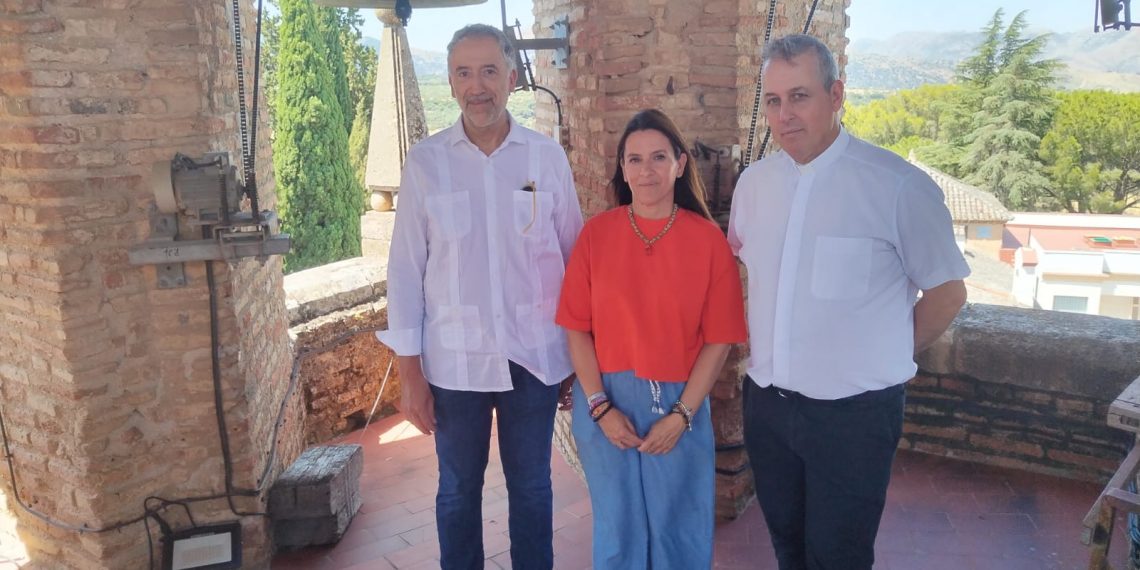 La ‘Noche en Blanco’ permitirá visitar el campanario de Santa María a cambio de una botella de aceite que se destinará a ‘El Buen Samaritano’