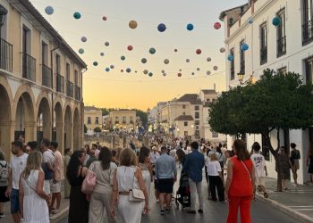La Noche en Blanco vuelve a reunir a cientos de personas en torno a la cultura