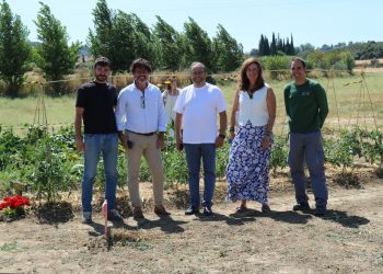 La Diputación impulsa el huerto ecológico de Asprodisis que integra a personas con discapacidad intelectual de la Serranía de Ronda