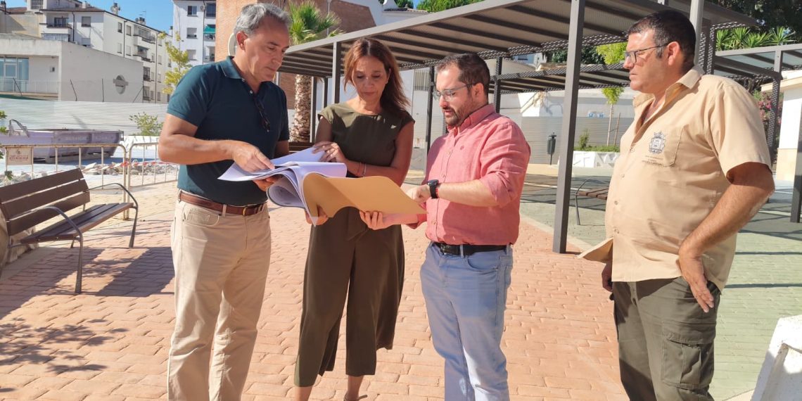 El Ayuntamiento instala un nuevo parque infantil en la UE30 con una inversión de 180.000 euros
