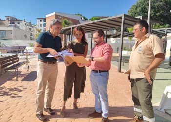 El Ayuntamiento instala un nuevo parque infantil en la UE30 con una inversión de 180.000 euros