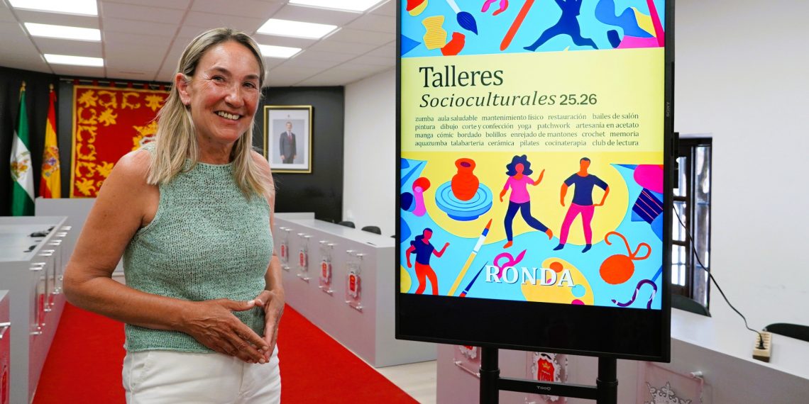 El Ayuntamiento presenta la nueva oferta de talleres socioculturales, que aumentan en número, también en plazas disponibles y espacios donde se imparten