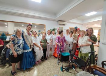Las Damas Goyesca y su presidenta realizan la tradicional visita a diferentes colectivos y asociaciones de la ciudad