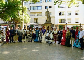 La ofrenda floral a Pedro Romero anuncia al arranque de la Feria de Ronda