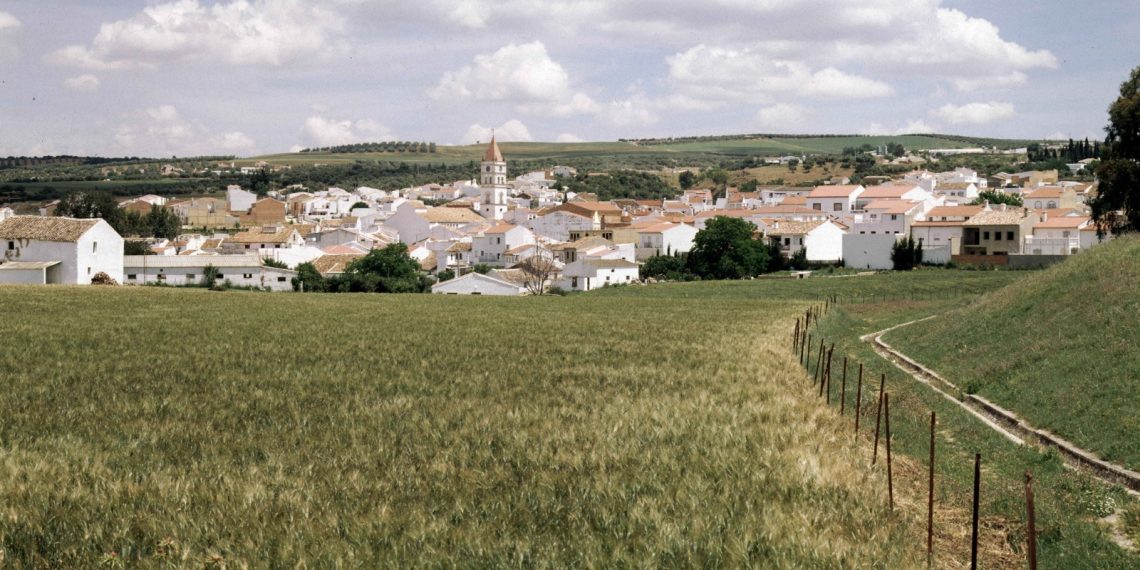 La Diputación promueve la creación de comunidades energéticas, itinerarios peatonales y ciclistas y refugios climáticos en la Serranía de Ronda y la Sierra de las Nieves