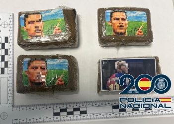 La Policía Nacional detiene en Ronda a un hombre en posesión de varias placas de hachís al ser identificado por una patrulla