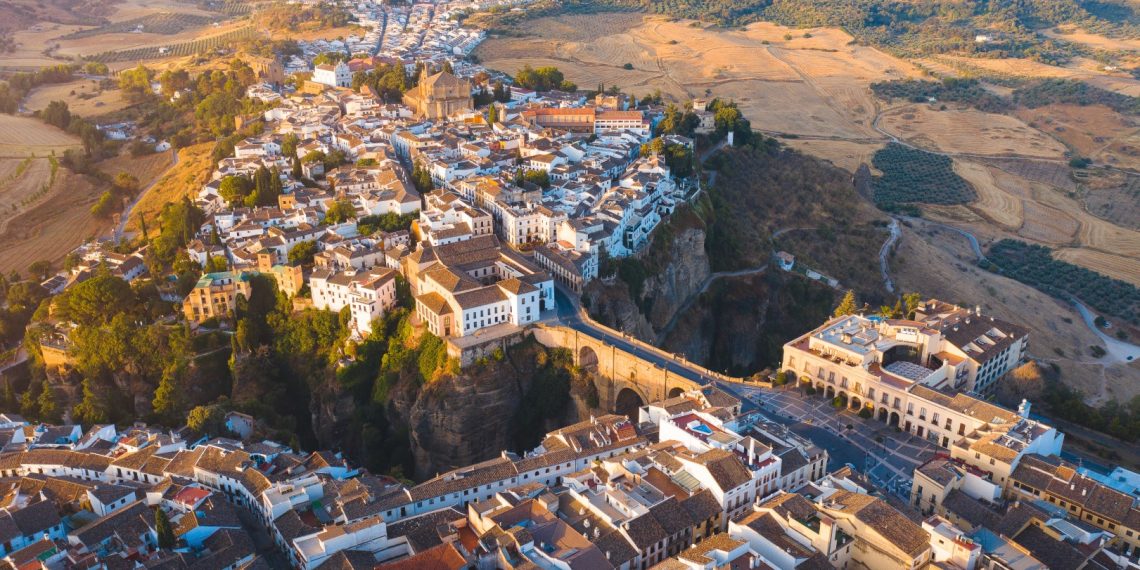 Ronda recibe 72 nuevas altas para viviendas de uso turístico de las que más de treinta no han cumplido con la nueva ordenanza aprobada en febrero