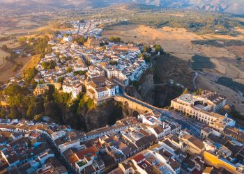 Ronda recibe 72 nuevas altas para viviendas de uso turístico de las que más de treinta no han cumplido con la nueva ordenanza aprobada en febrero