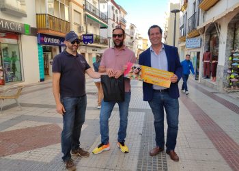 EL GANADOR DEL SORTEO «EL VERANAZO DE APYMER» DISFRUTA DE UNA EXPERIENCIA DE COMPRAS ÚNICA EN EL COMERCIO LOCAL DE RONDA