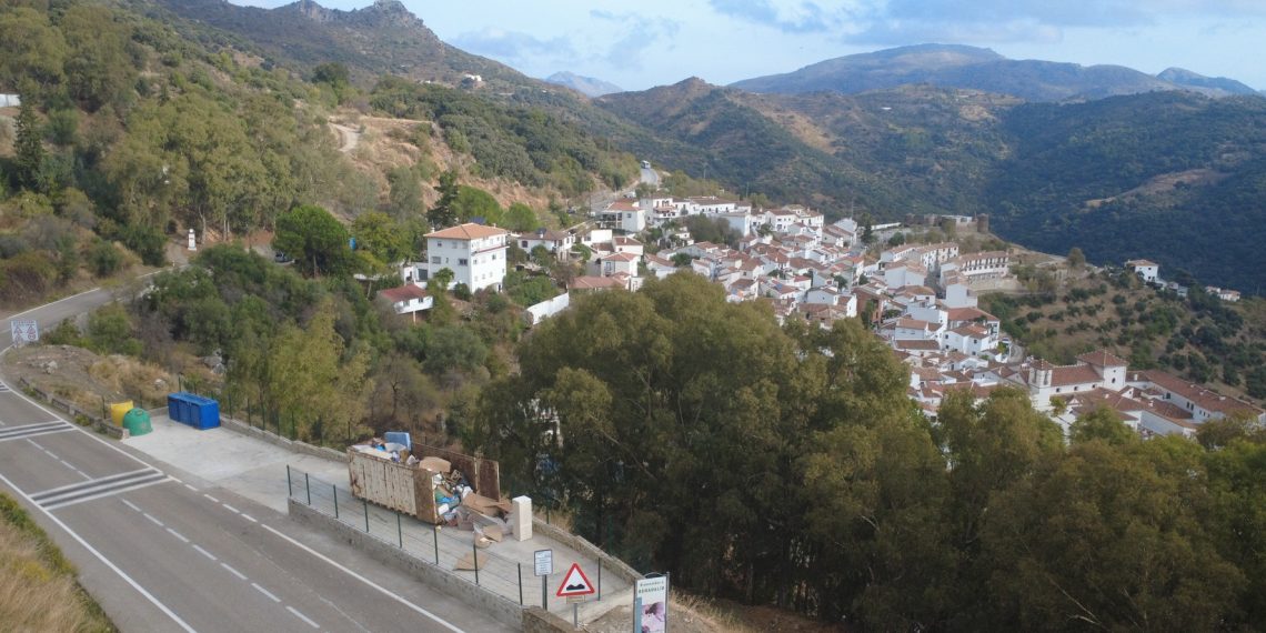 Benadalid realiza la ampliación y mejora de su mini Punto Limpio