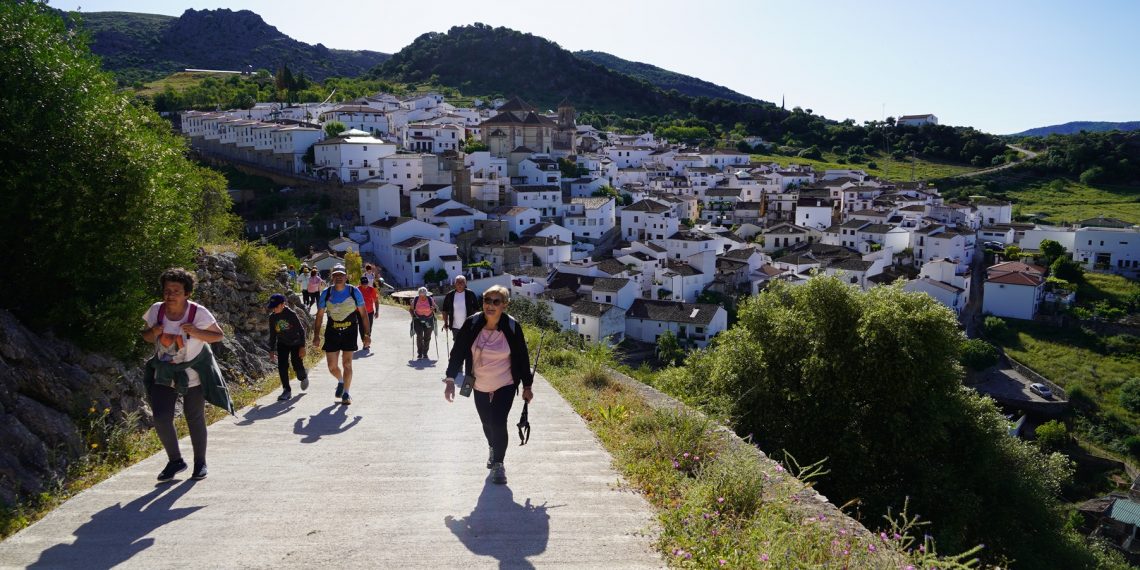 Incluyen la ruta Atajate-Alpandeire en los Senderos de Otoño 2025