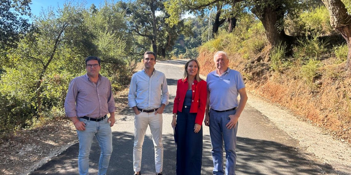 La Diputación invierte 363.000 euros en el asfaltado de la carretera de acceso a Benarrabá y la mejora de un camino municipal