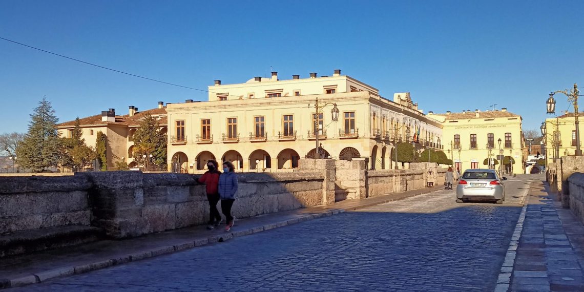 El PSOE presentará una moción al próximo pleno para que se regulen los cortes del tráfico en el Puente