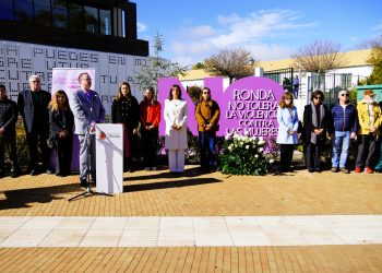Ronda conmemora el 25 N con un emotivo acto que ha recordado a las mujeres asesinadas por sus parejas o ex parejas