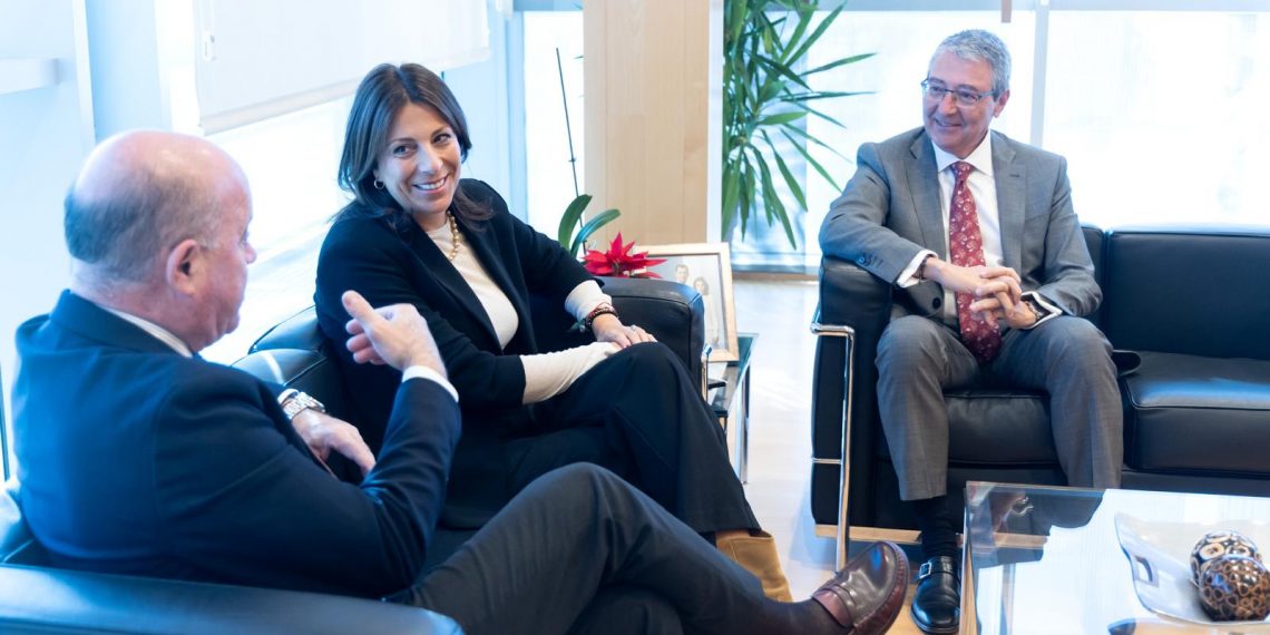 La Diputación asumirá los costes de la DGT para que los vecinos de las comarcas de Ronda y Antequera no tengan que desplazarse a Málaga para hacer los exámenes de conducir