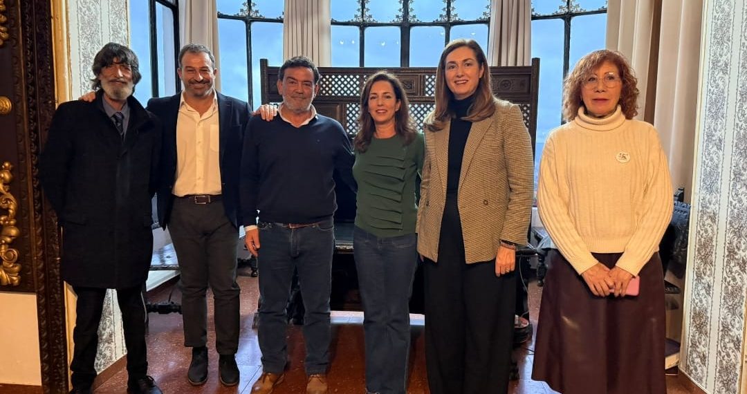 Fundación Trébol Educación presenta en Ronda las sudaderas solidarias a beneficio de la ONG Camino Seguro