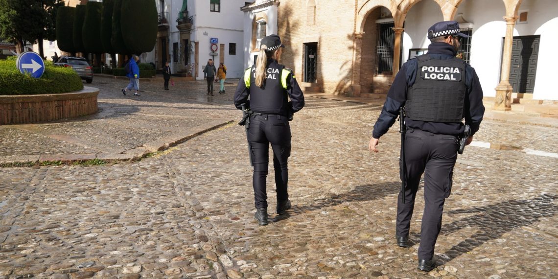 La Policía Local de Ronda realizó más de medio centenar de atestados por hurtos en la zona comercial de la ciudad durante 2025