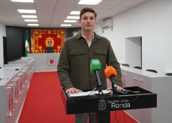 El Ayuntamiento publica las licitaciones para el vestuario del personal municipal y el suministro de material eléctrico