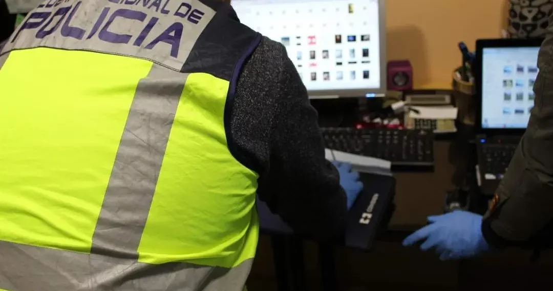 Agentes de la Policía Nacional detienen en Ronda al autor de un delito de pornografía infantil