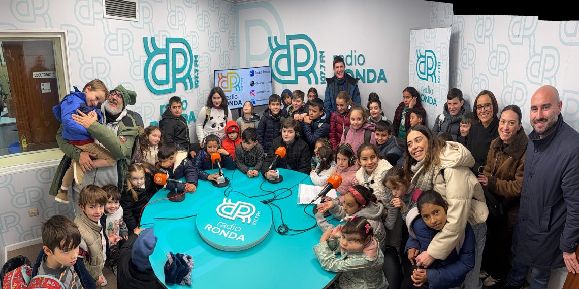 Los alumnos del CPR Almazara visitan Radio Ronda