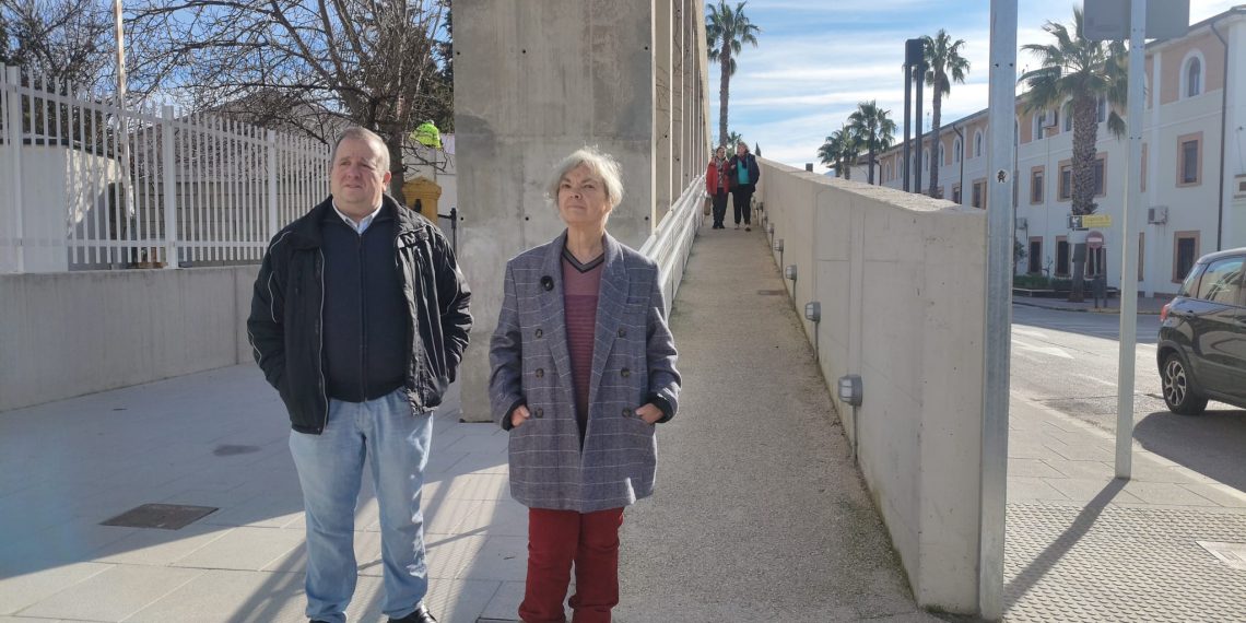 Con Ronda insta al Ayuntamiento a poner soluciones a los problemas de accesibilidad para las personas con movilidad reducida