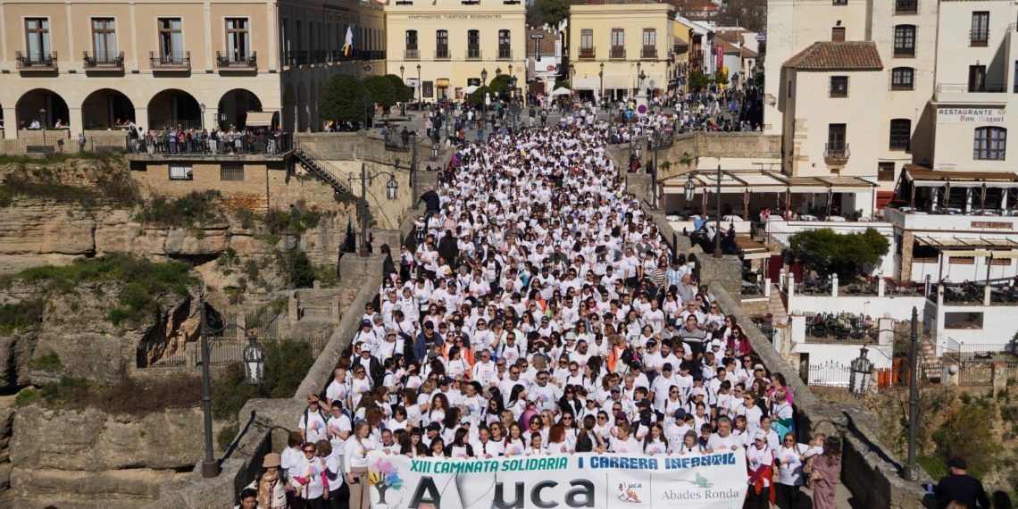 En torno a 2.000 personas se suman a la XIII Marcha Solidaria de Ayuca