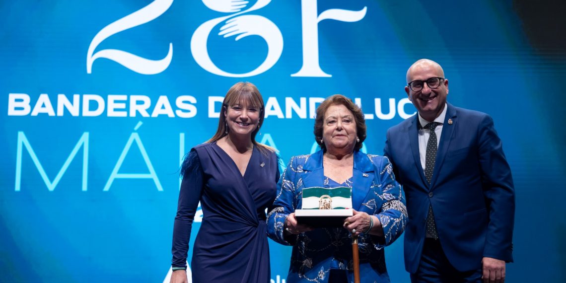 La diseñadora de trajes de goyesca Pepa Borrego, Bandera de Andalucía de las Artes de la provincia de Málaga